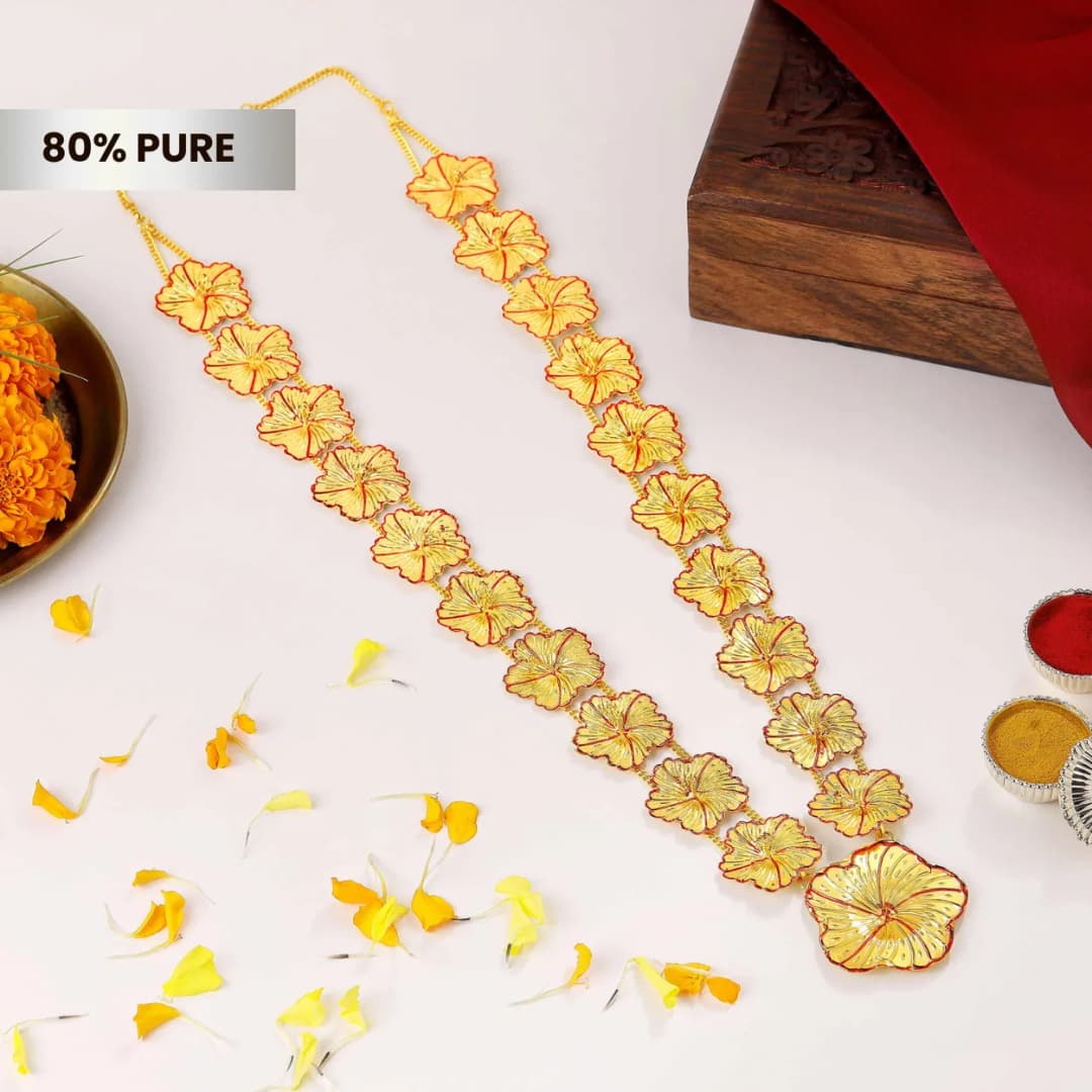 Golden Shimmering Jaswand Haar