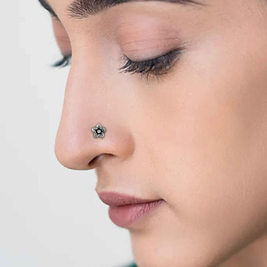 Elegant Flower Silver Nose Pin