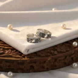 Timeless Flower Silver Toe Ring