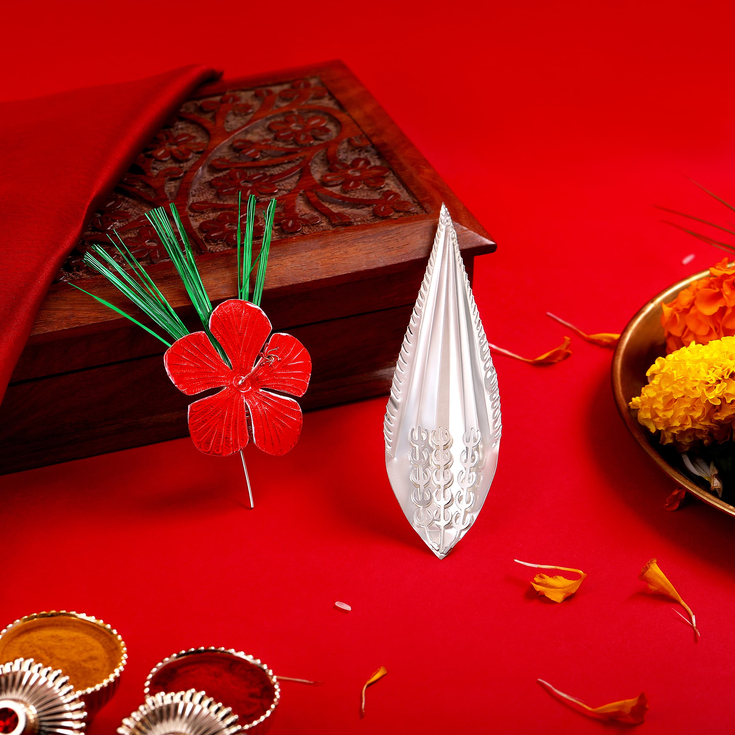 Red Petal Jaswand Flower and Silver Kevda Pan Ganpati Set