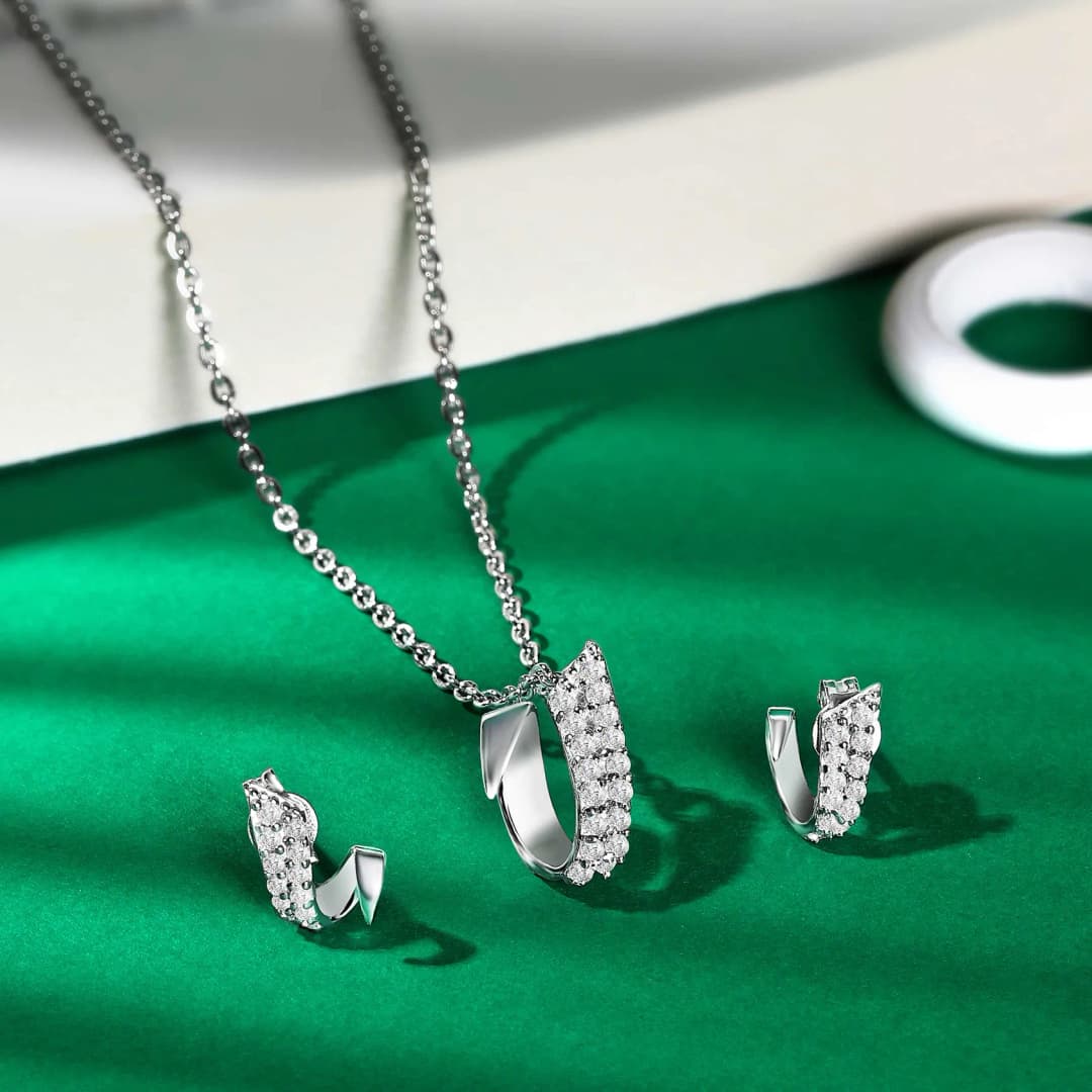 Minimalistic Silver Necklace Set